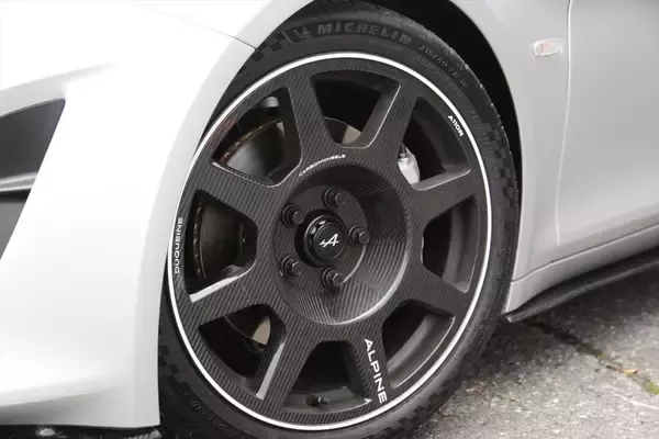 「さらばA110。プロが自腹買いする名車。最後の過激な限定車「アルピーヌ A110 R 70」の魔力」の画像
