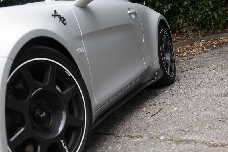 さらばA110。プロが自腹買いする名車。最後の過激な限定車「アルピーヌ A110 R 70」の魔力
