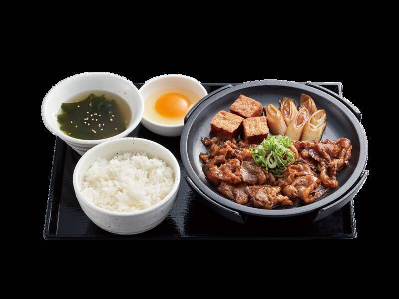 【本日】「牛すき焼きカルビ丼」がスタート！強火でじゅわっと焼き上げた本格肉丼