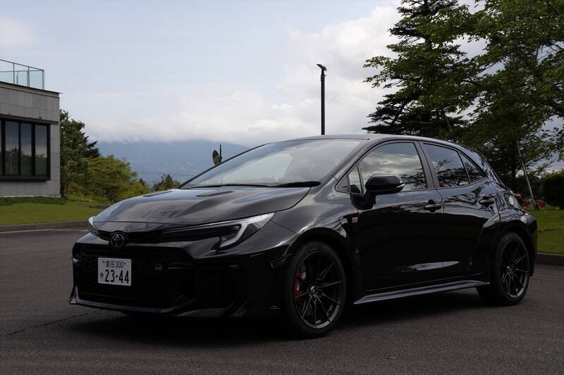 家族を乗せてサーキットへ!? 実用性と狂気を併せ持つ「GRカローラ 25式後期」の完成度