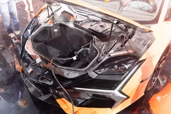 「V12＋モーターで1015馬力！ ランボルギーニ史上最強スーパーカー「レヴエルト」上陸！」の画像