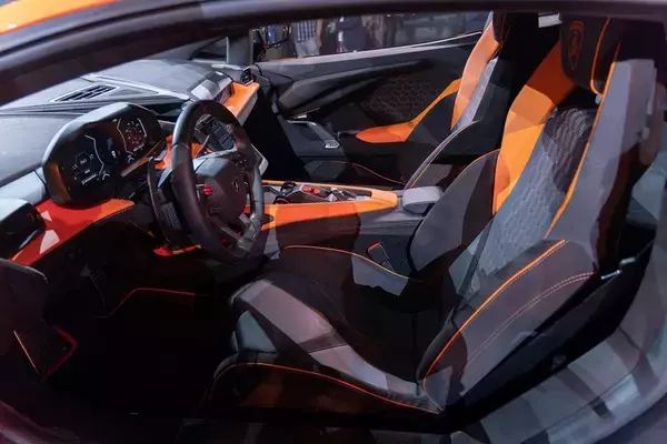 「V12＋モーターで1015馬力！ ランボルギーニ史上最強スーパーカー「レヴエルト」上陸！」の画像