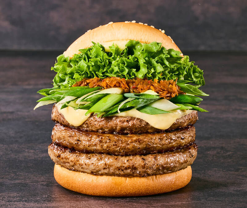 ただでさえリッチな「西京味噌の黒毛和牛バーガー」がさらに肉増量！ 贅沢トリプルも!!