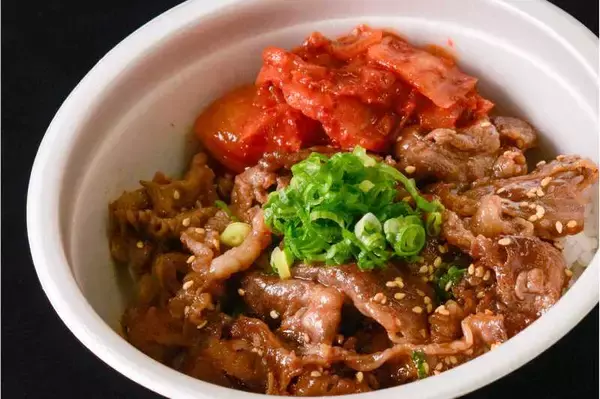 「「いきなり焼肉」カルビ丼970円～、デリバリー専門。笹塚店にて特別価格」の画像
