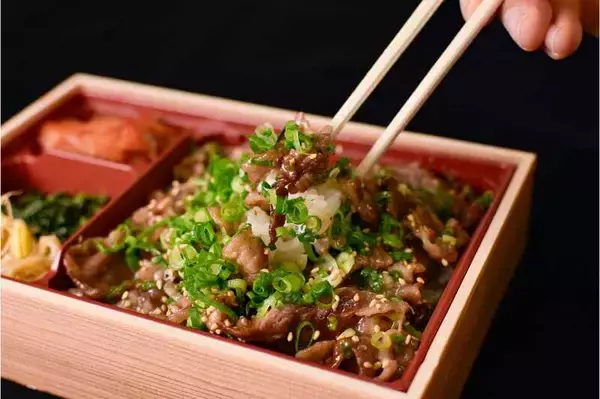 「「いきなり焼肉」カルビ丼970円～、デリバリー専門。笹塚店にて特別価格」の画像