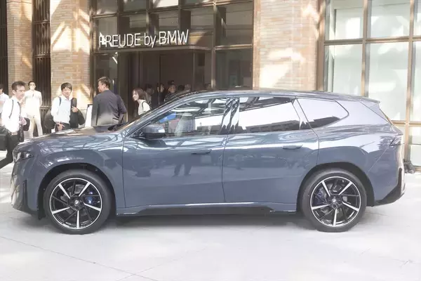 「BMWの新型EV「iX3」はサッカー日本代表・中村敬斗も一撃で魅了！ 航続900km超えで充電不安を過去にする」の画像