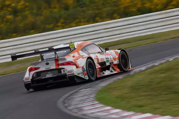 「SUPER GT第7戦はau号にとって試練の1戦に！ トラブルで痛恨のノーポイントに終わる」の画像