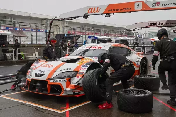 「SUPER GT第7戦はau号にとって試練の1戦に！ トラブルで痛恨のノーポイントに終わる」の画像