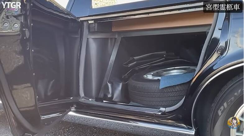 【働くクルマ】昔よく見た「宮型霊柩車」の知られざる架装費用と奥深い秘密を徹底解剖