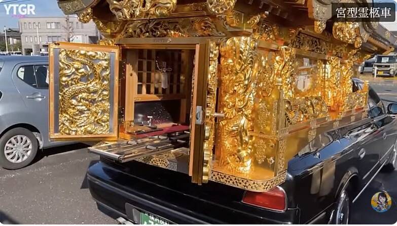 【働くクルマ】昔よく見た「宮型霊柩車」の知られざる架装費用と奥深い秘密を徹底解剖