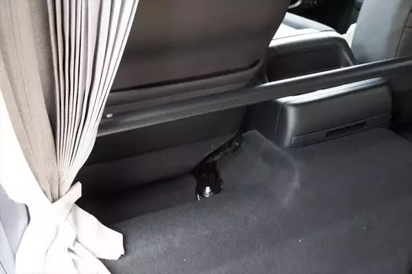 「「私の部屋」に偽りナシ！ 日産の商用バン「キャラバン MYROOM」は走るプライベートルームだった」の画像