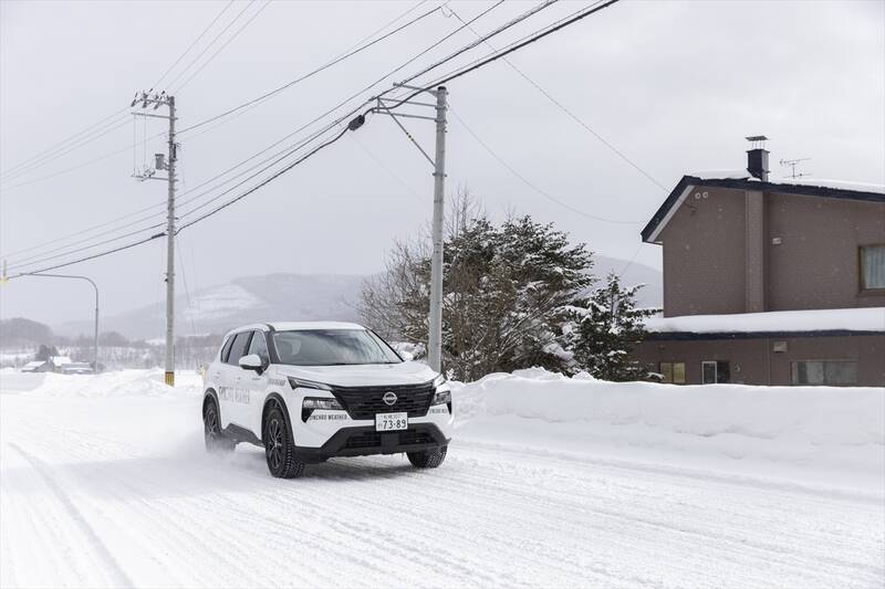 【実走テスト】ツルツル路面でも驚きのグリップ！ 氷上性能に特化したダンロップ「ICE PRO」がもたらす究極の安心感