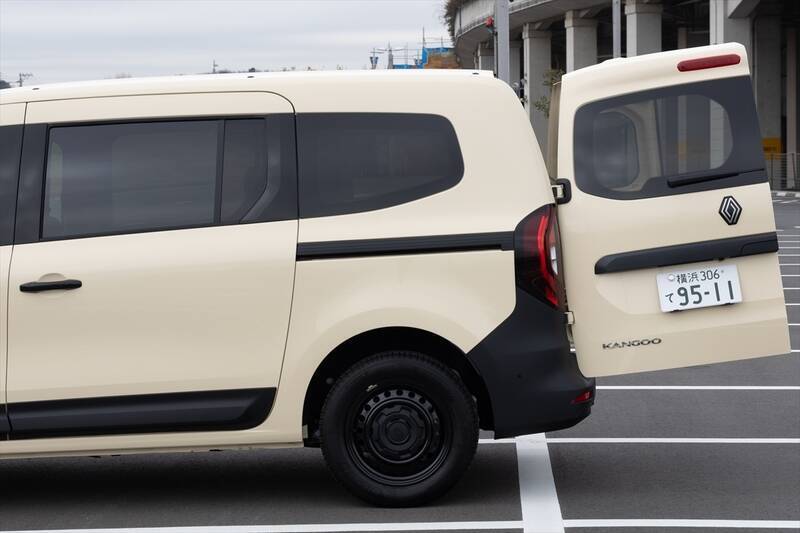椅子が外れて広大な荷室に!? ルノー「グランカングー」は国産ミニバンとココが違う