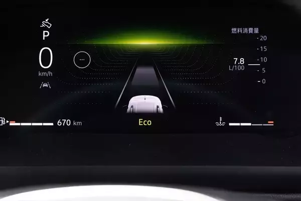 「椅子が外れて広大な荷室に!? ルノー「グランカングー」は国産ミニバンとココが違う」の画像