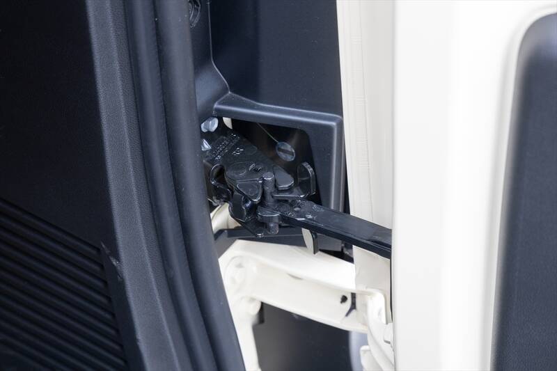 椅子が外れて広大な荷室に!? ルノー「グランカングー」は国産ミニバンとココが違う