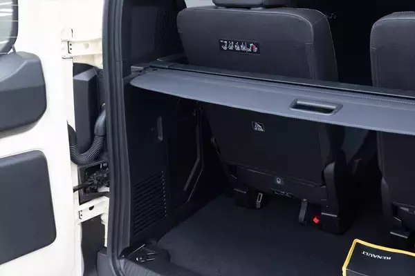 「椅子が外れて広大な荷室に!? ルノー「グランカングー」は国産ミニバンとココが違う」の画像