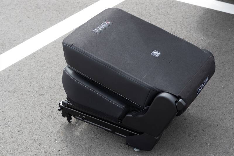 椅子が外れて広大な荷室に!? ルノー「グランカングー」は国産ミニバンとココが違う