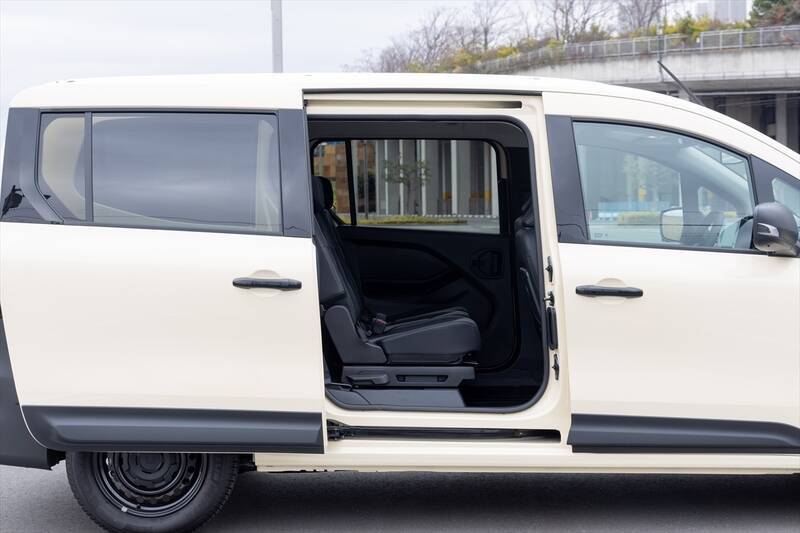椅子が外れて広大な荷室に!? ルノー「グランカングー」は国産ミニバンとココが違う