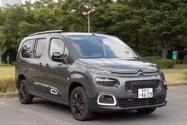 「椅子が外れて広大な荷室に!? ルノー「グランカングー」は国産ミニバンとココが違う」の画像