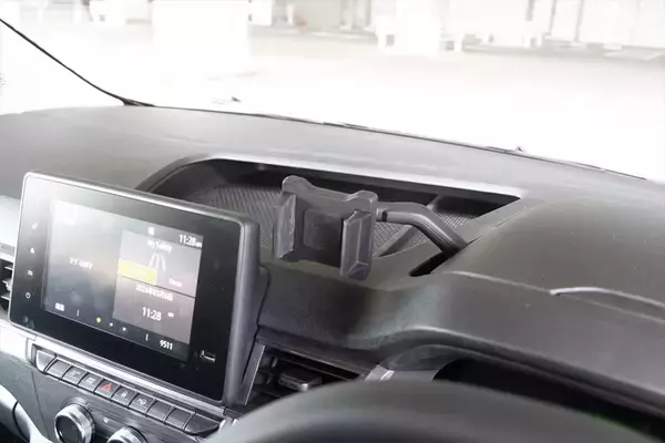 「椅子が外れて広大な荷室に!? ルノー「グランカングー」は国産ミニバンとココが違う」の画像