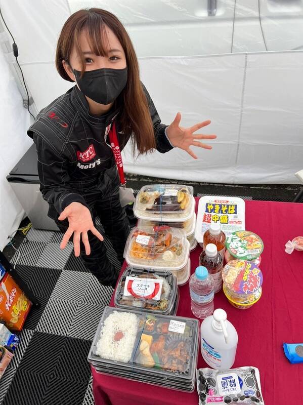 RQ兼メカニックの荏崎ろあ、全日本ラリーDAY1で本格的に車両整備