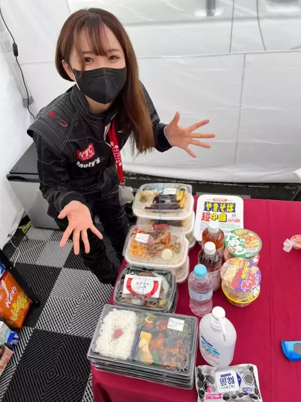 「RQ兼メカニックの荏崎ろあ、全日本ラリーDAY1で本格的に車両整備」の画像