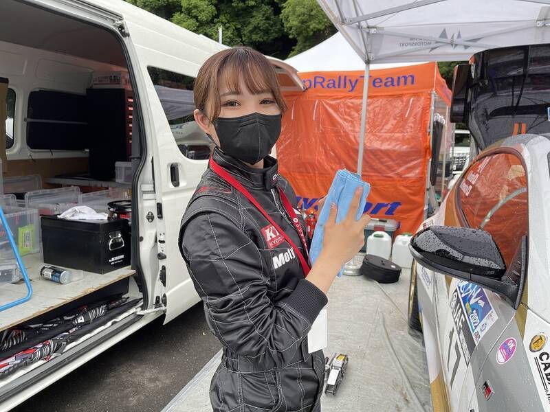 RQ兼メカニックの荏崎ろあ、全日本ラリーDAY1で本格的に車両整備
