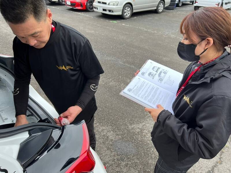 RQ兼メカニックの荏崎ろあ、全日本ラリーDAY1で本格的に車両整備