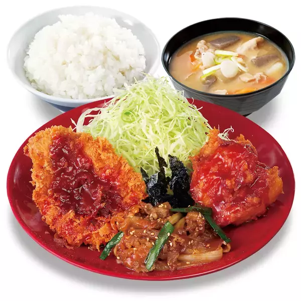 「かつや渾身！牛×豚×鶏の「プルコギビビンカツ丼」がド迫力」の画像