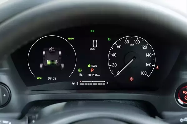 「カジュアル＆ワイルドに変貌！ マイナーチェンジのHonda「VEZEL」を徹底解剖」の画像