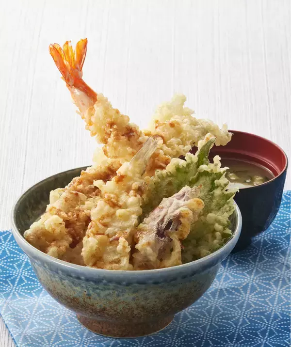 「海の幸が主役！てんや「海かぜ天丼」ほたるいか、鯵天などをサクッと楽しむ一杯」の画像