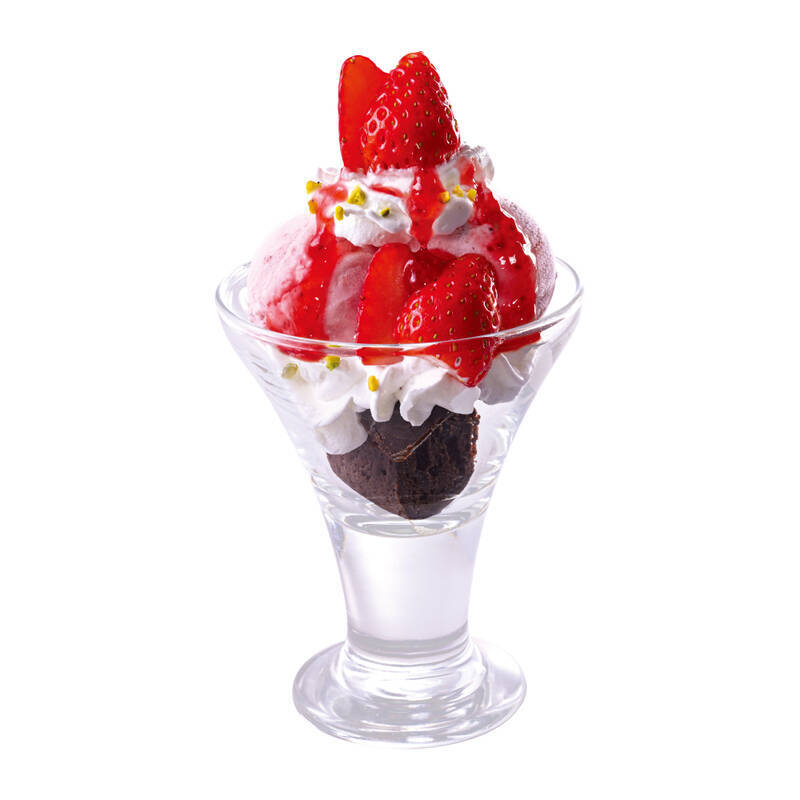 いちごづくし！「ストロベリーファッジサンデー」が605円、旬のデザートフェアに注目