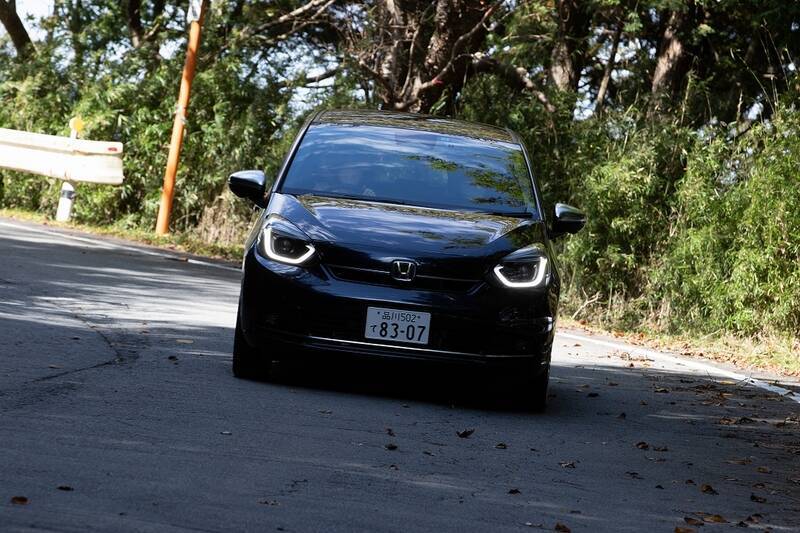 マイナーチェンジ後のHonda「FIT」がどう変わったのかを最上位とSUV系モデルで体感した