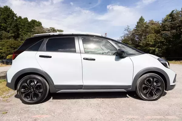 「マイナーチェンジ後のHonda「FIT」がどう変わったのかを最上位とSUV系モデルで体感した」の画像