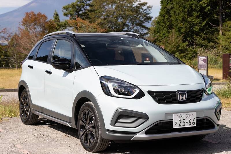 マイナーチェンジ後のHonda「FIT」がどう変わったのかを最上位とSUV系モデルで体感した