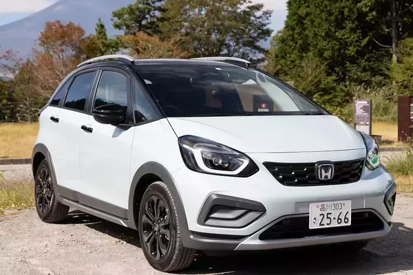 「マイナーチェンジ後のHonda「FIT」がどう変わったのかを最上位とSUV系モデルで体感した」の画像