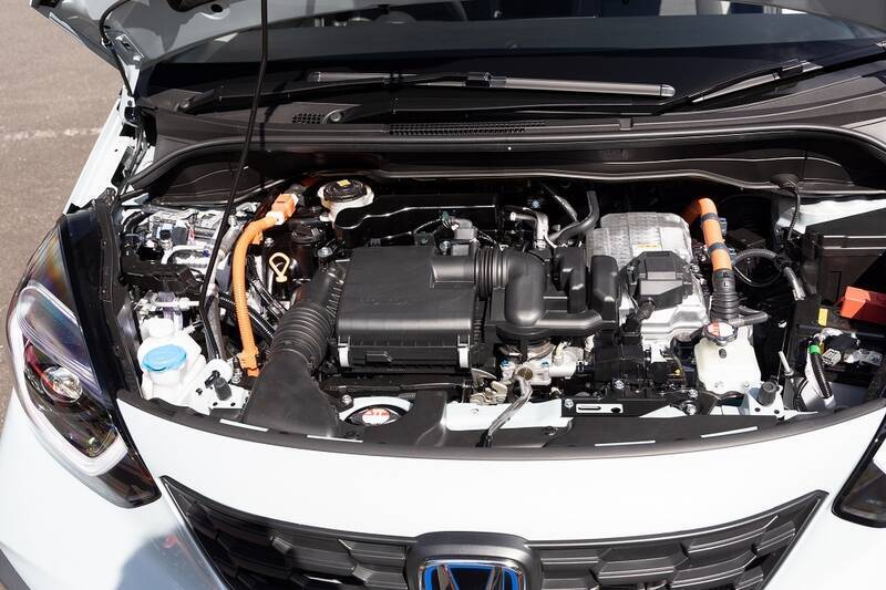 マイナーチェンジ後のHonda「FIT」がどう変わったのかを最上位とSUV系モデルで体感した