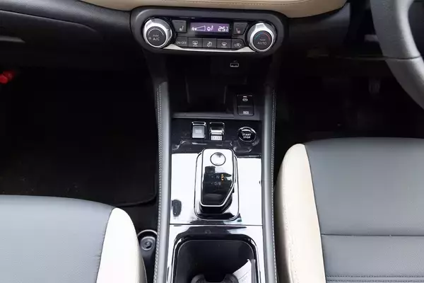 「日産のコンパクトSUV「KICKS e-POWER」に追加された4WDモデルの実力を新唯が探る！」の画像