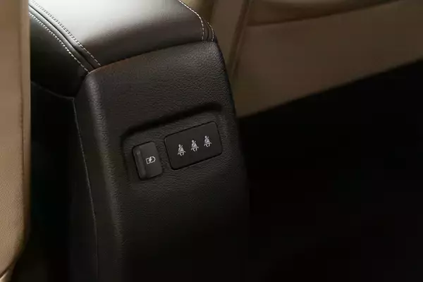 「日産のコンパクトSUV「KICKS e-POWER」に追加された4WDモデルの実力を新唯が探る！」の画像