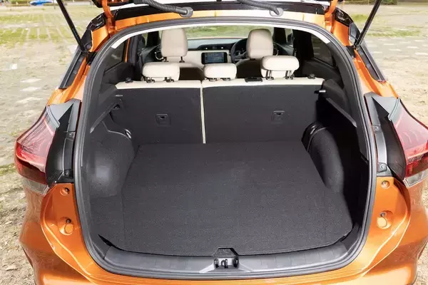 「日産のコンパクトSUV「KICKS e-POWER」に追加された4WDモデルの実力を新唯が探る！」の画像