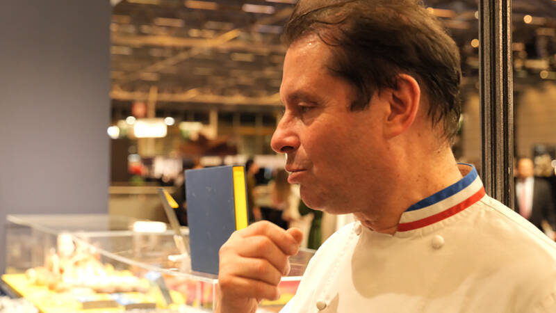 美食の街・パリで人気のスパークリング清酒、チョコレートの祭典でも注目を集める