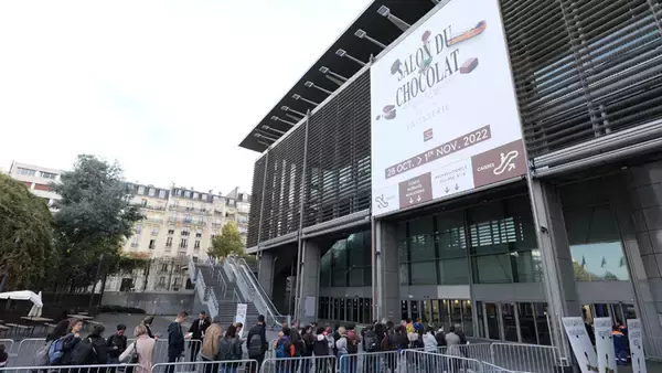 「美食の街・パリで人気のスパークリング清酒、チョコレートの祭典でも注目を集める」の画像