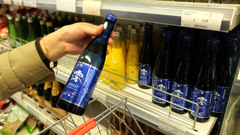 美食の街・パリで人気のスパークリング清酒、チョコレートの祭典でも注目を集める