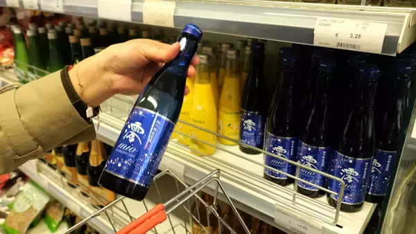 「美食の街・パリで人気のスパークリング清酒、チョコレートの祭典でも注目を集める」の画像