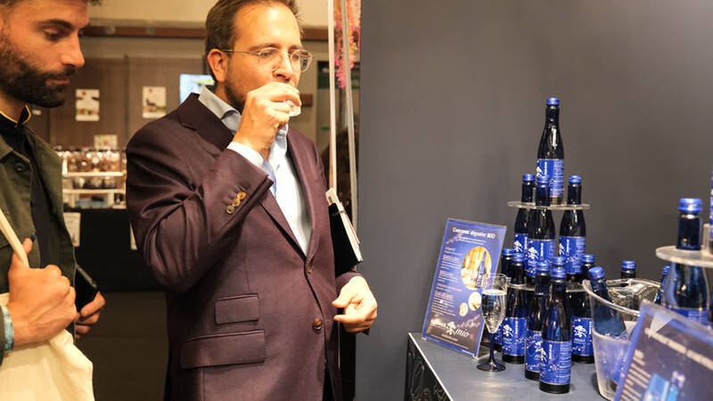 美食の街・パリで人気のスパークリング清酒、チョコレートの祭典でも注目を集める