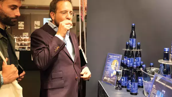 「美食の街・パリで人気のスパークリング清酒、チョコレートの祭典でも注目を集める」の画像