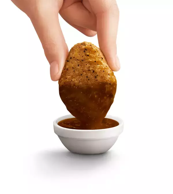 「マックの冬定番ナゲット「黒胡椒ガーリック」が帰ってくる！タルタル or にんにくソースもそそる！」の画像