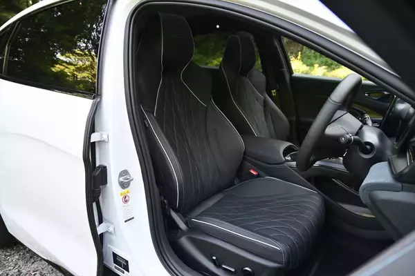 「中国BYDのEVセダン「SEAL」を試乗！ キツい坂も軽快に上るパワフルさと俊敏さが魅力」の画像