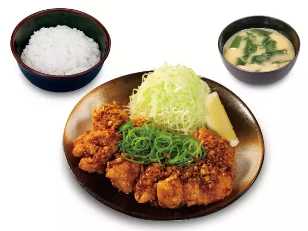 「松のや「油淋鶏」今年もきた！ たっぷり8個、ロースかつとの合い盛りも」の画像
