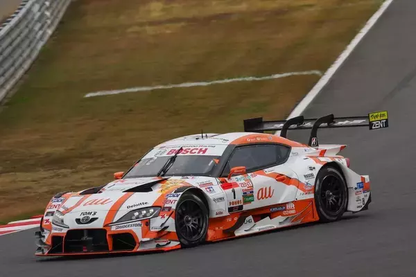 「auは今年も強かった！ SUPER GT最終戦でau号が今季3勝目をマークし、史上初の3連覇達成！」の画像